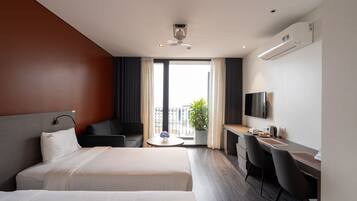 Estudi prèmium | Caixa forta a l'habitació, decoració individual i mobiliari individual