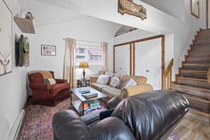 TV, fireplace - "Lifts West Condo 212" In town-near Platinum chair lift-Wifi-2 level (Red River)