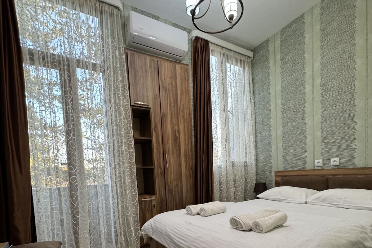 Sistema de insonorización, wifi gratis y ropa de cama 