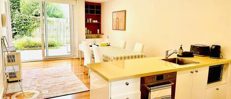 Mikrowelle, Ofen, Geschirrspüler