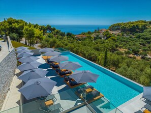 15 outdoor pools - Myzith Luxury Suites (Zakynthos)