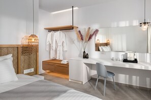 Deluxe Double Room, Hot Tub | Egyptian cotton sheets, premium bedding, pillowtop beds, minibar - Myzith Luxury Suites (Zakynthos)