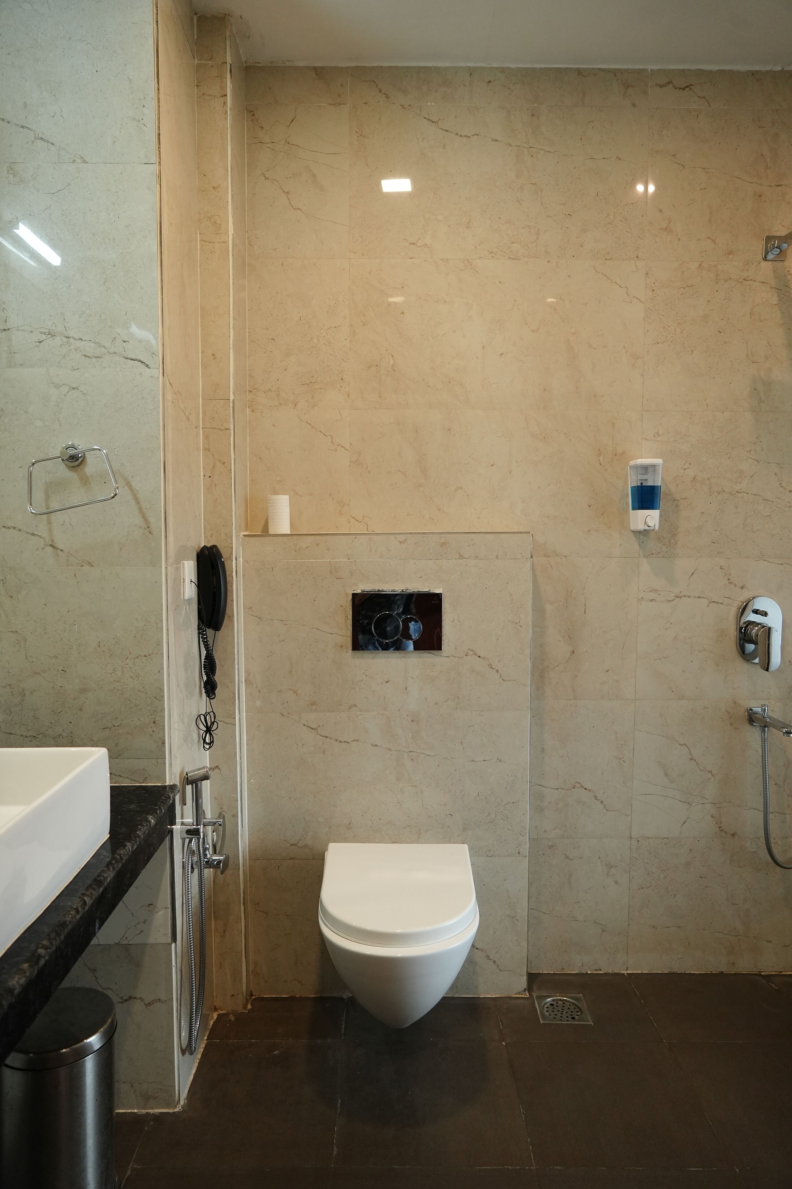 Deluxe Room | Bathroom