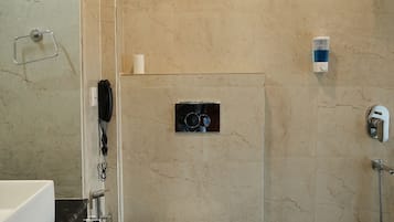 Deluxe Room | Bathroom