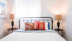 2 室のベッドルーム、アイロン / アイロン台、WiFi (無料)、ベッドシーツ