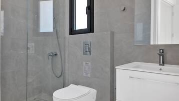 Luxury Studio | Bathroom