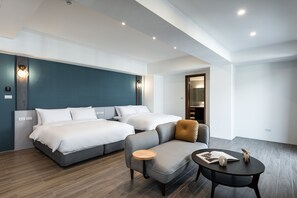 Luxury-Vierbettzimmer | Daunenbettdecken, kostenlose Minibar, Verdunkelungsvorhänge