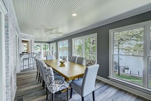 Dining - Private Dock, Hot Tub, Game Room, Firepit | Sunset Shores Resort | The Homestead (Mooresville)