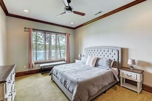 8 chambres, fer et planche à repasser, lit parapluie, Wi-Fi gratuit