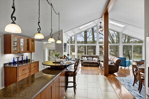 Smart TV - Tree Top Get Away by AvantStay | Amazing Lake View (Sherrills Ford)