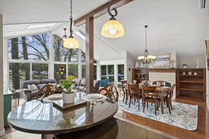 Dining - Tree Top Get Away by AvantStay | Amazing Lake View (Sherrills Ford)