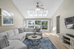 Smart TV - Happy Place by AvantStay | Firepit, Ranch-Style (Mooresville)