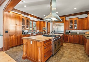 Fridge, microwave, oven, stovetop - Sunset Shores Resort by AvantStay | Private Beach (Mooresville)