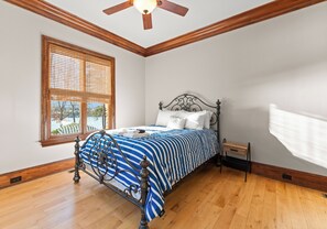 13 bedrooms, iron/ironing board, travel cot, free WiFi - Sunset Shores Resort by AvantStay | Private Beach (Mooresville)