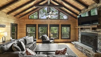 Smart TV, chimenea y tenis de mesa