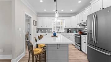 KylskÄp, mikrovÄgsugn, ugn och spishÀll