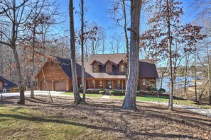 Exterior - Winding Down by AvantStay | Sleeps 20 + Dock, View (Troutman)