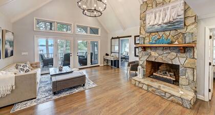 A Frame of Mind by AvantStay | Private Dock + View