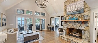 A Frame of Mind by AvantStay | Private Dock + View