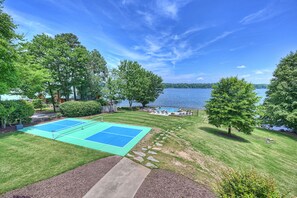 Sports court - Azalea Retreat by AvantStay | Sleeps 34 & Pool (Sherrills Ford)