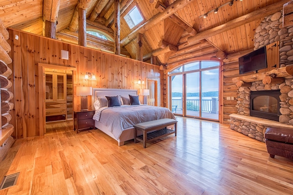 6 bedrooms, iron/ironing board, travel cot, free WiFi