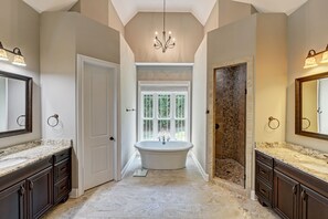 Shower, hair dryer, towels - New Dock & Custom Home | Dock Holiday by AvantStay (Huntersville)