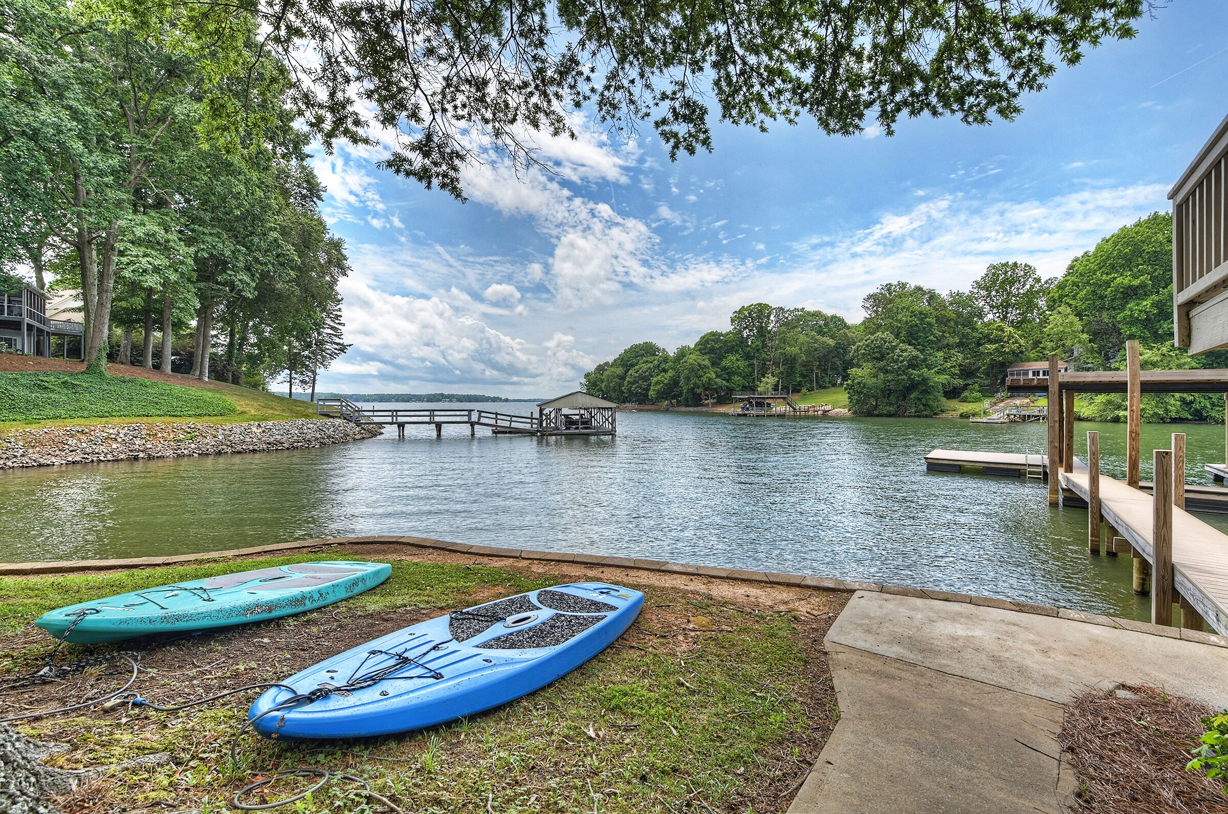 Family Lake House Retreat by AvantStay | Sleeps 28