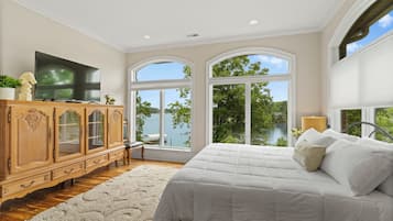 7 dormitorios, escritorio, tabla de planchar con plancha y cuna de viaje