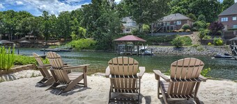 Island Point by AvantStay | Sleeps 18 | Dock