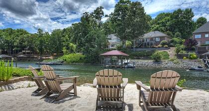 Island Point by AvantStay | Sleeps 18 | Dock