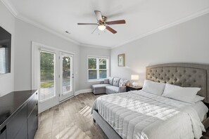 6 bedrooms, desk, iron/ironing board, travel cot