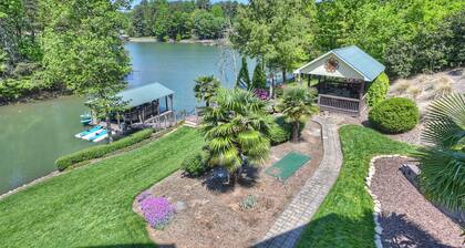 Lakefront 6BDR, Priv Dock, Game Room, Firepit | Jake's Lake House by Avantstay