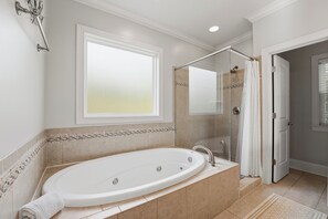 Een douche, een haardroger, handdoeken