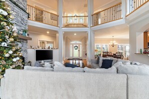 TV connectée, jeux vidéo, table de tennis de table, espaces bureaux