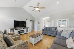 Smart TV, video games - Kool Breeze by AvantStay | Boat Ramp + Hot Tub (Denver)