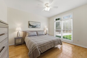 4 bedrooms, iron/ironing board, travel crib, free WiFi - Kool Breeze by AvantStay | Boat Ramp + Hot Tub (Denver)