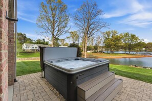 Terrace/patio - Kool Breeze by AvantStay | Boat Ramp + Hot Tub (Denver)