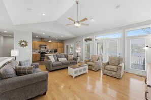 Smart TV, video games - Kool Breeze by AvantStay | Boat Ramp + Hot Tub (Denver)