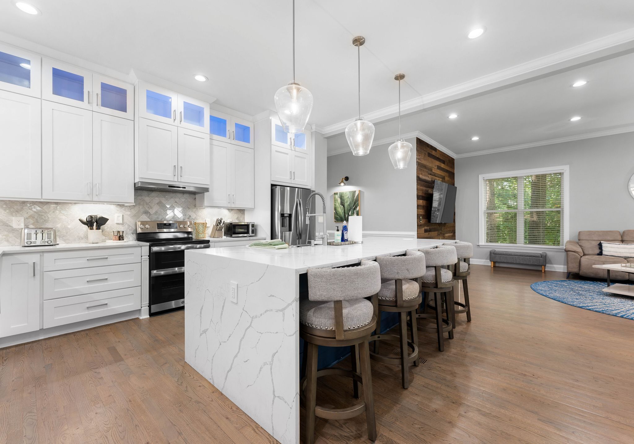 Kylskåp, mikrovågsugn, ugn och spishäll