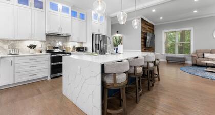 Laid Back Lake Life by AvantStay | Waterfront View