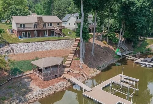 Shades of Summer by AvantStay | Gazebo, Dock, View