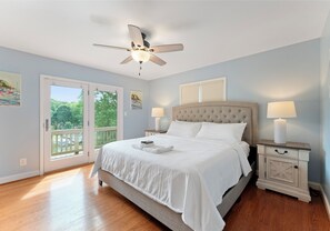 5 slaapkamers, een strijkplank/strijkijzer, reisbedje, gratis wifi