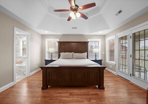 8 habitaciones, tabla de planchar con plancha y cuna de viaje 