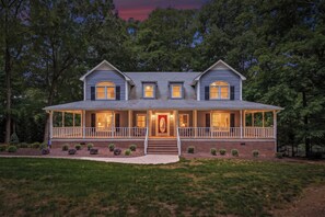 Exterior - On Lake Norman! Private Dock + Pool & Kayaks | Porch Paradise by AvantStay (Mooresville)