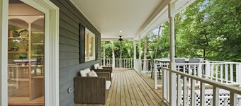 On Lake Norman! Private Dock + Pool & Kayaks | Porch Paradise by AvantStay