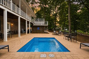Pool - On Lake Norman! Private Dock + Pool & Kayaks | Porch Paradise by AvantStay (Mooresville)