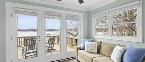 Smart TV, table tennis, stereo