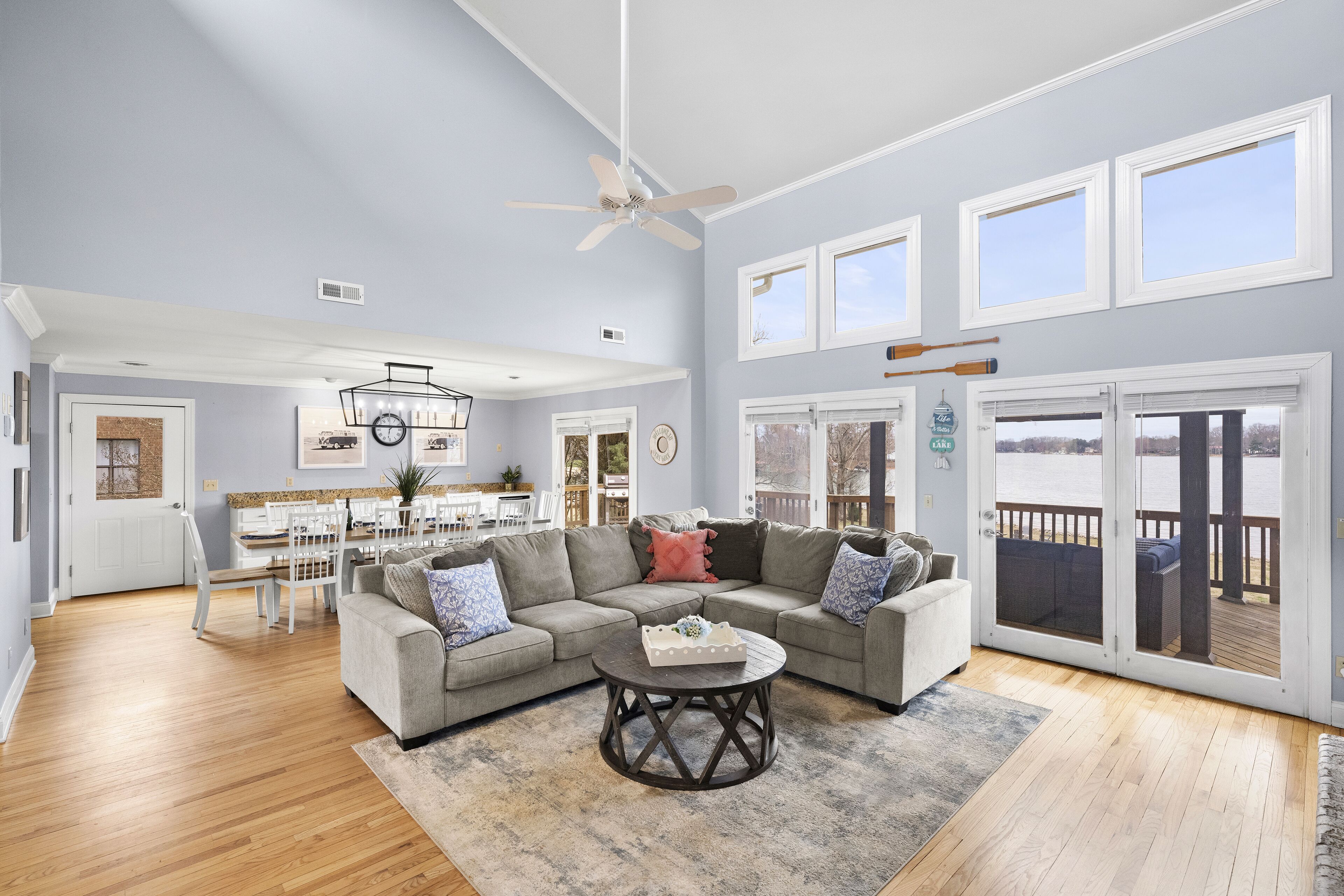 Smart TV, ping pong, stereo