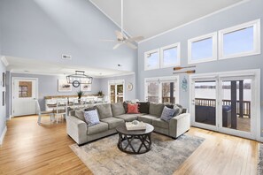 Smart TV, table tennis, stereo - Boathouse + Game Garage w/Ping Pong & Air Hockey | Lake Views | Ponderosa Pointe (Mooresville)