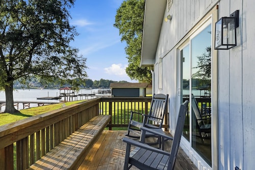 Boathouse + Game Garage w/Ping Pong & Air Hockey | Lake Views | Ponderosa Pointe